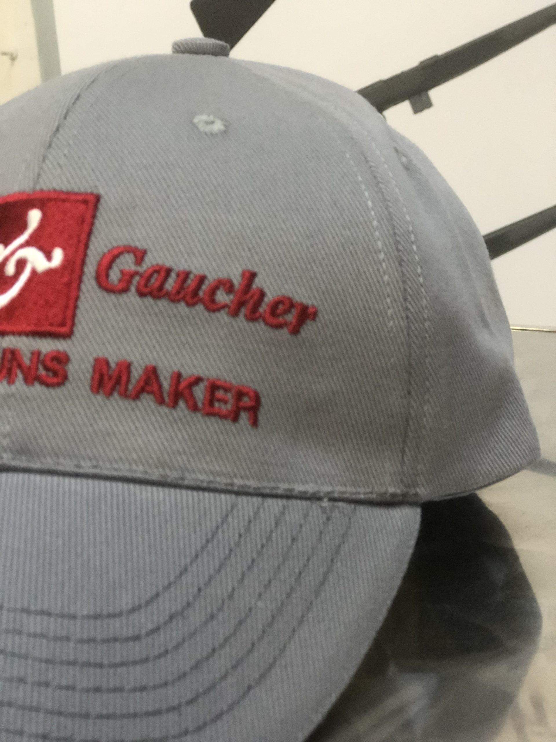 Bretton & Gaucher casquette brodée coton gris perle ajustable